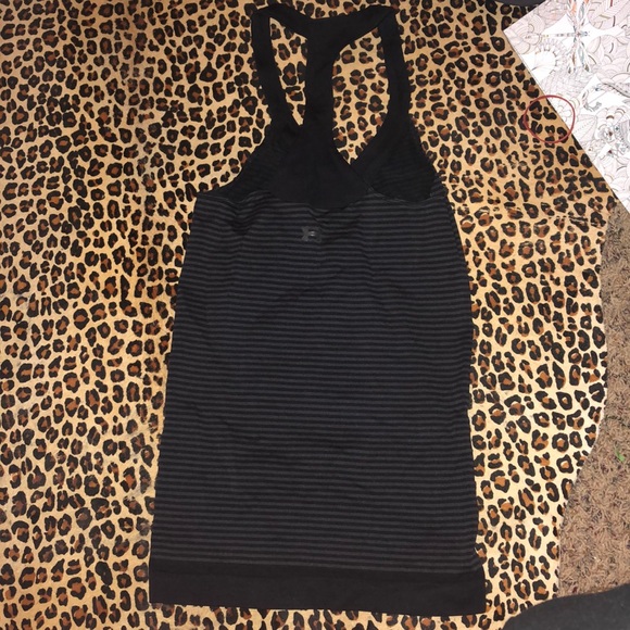 UNDER ARMOR TANK TOP - Picture 2 of 3